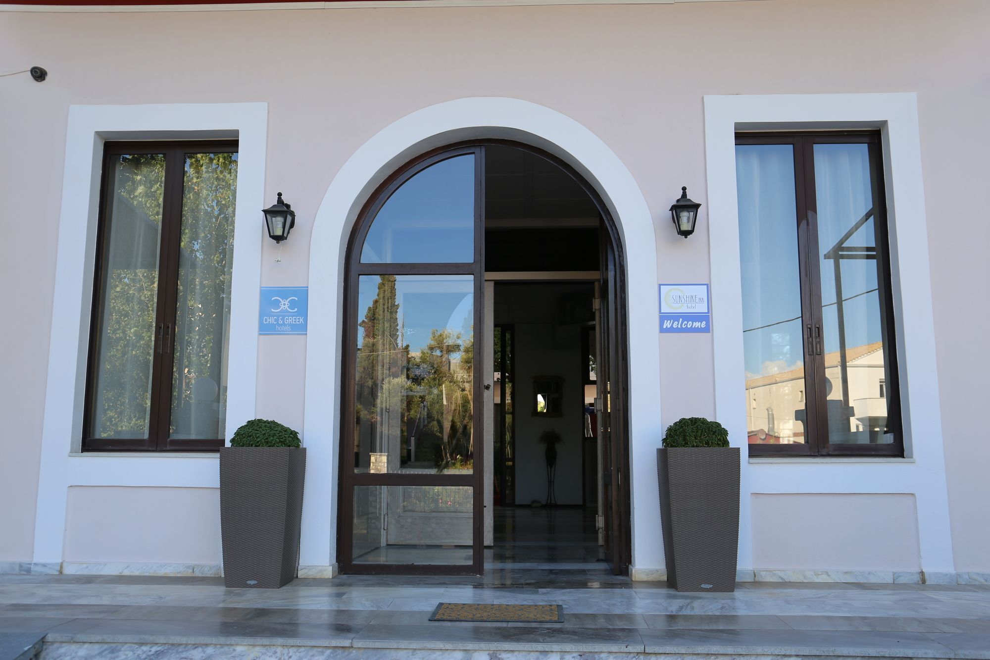 Sunshine Inn Hotel Лигия Экстерьер фото